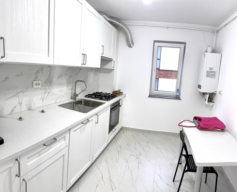 Titan, Ozana, 10 minute metrou 1 Decembrie si loc de parcare subteran.